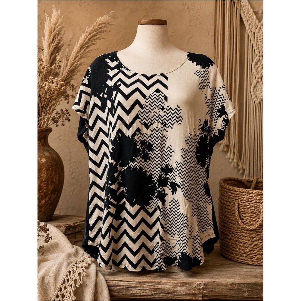 Chico’s Geometric Chevron Top Size 2 /Sz Large Blouse